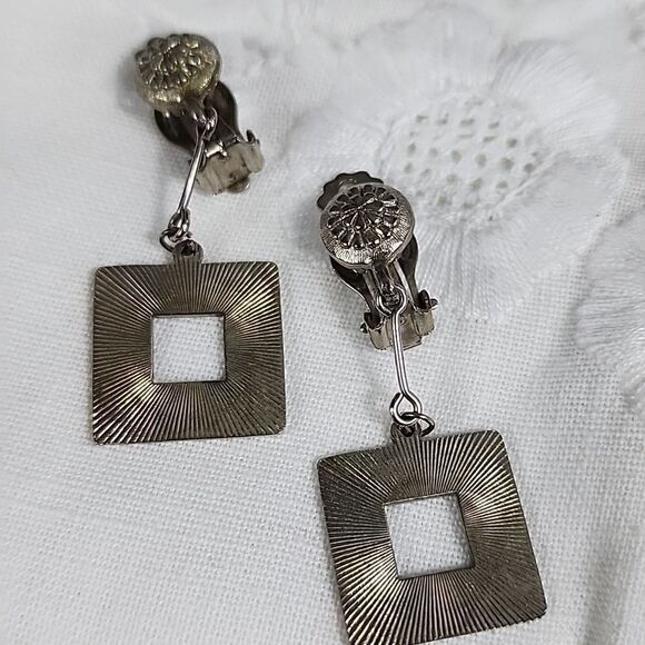 Funky Vintage Earrings Clip~on - Picture 2 of 6